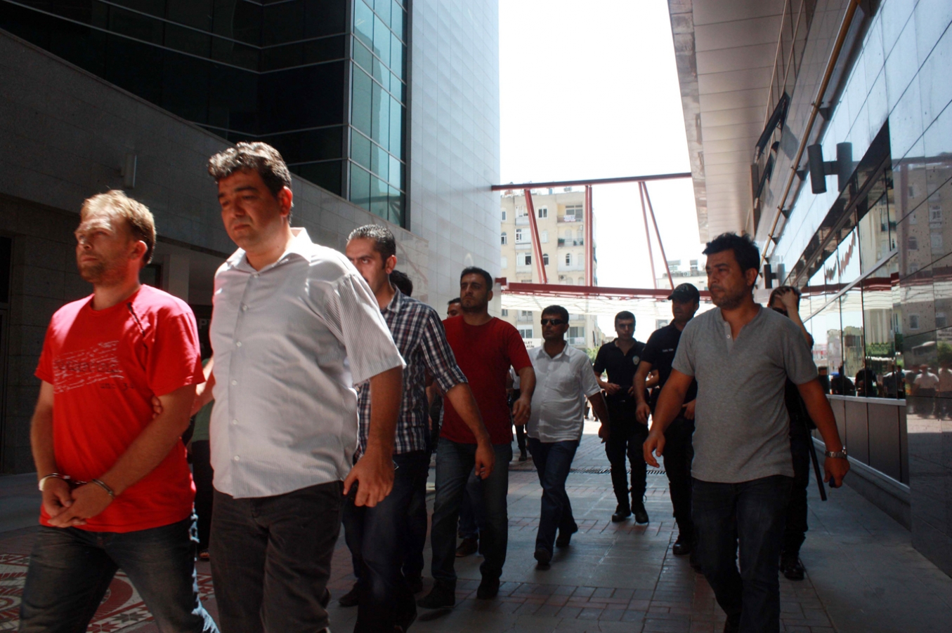 Mersin’de PKK operasyonu: 13 gözaltı Mersin’de PKK operasyonu: 13 gözaltı